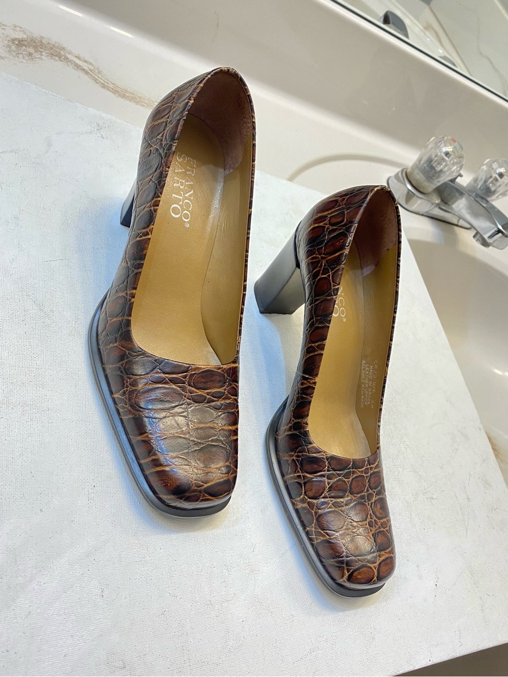 Franco Sarto Crocodile embossed block heels pumps excellent condition Size 6M